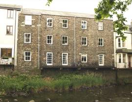 Click here for more about Greta Side Court Apartments no 4
